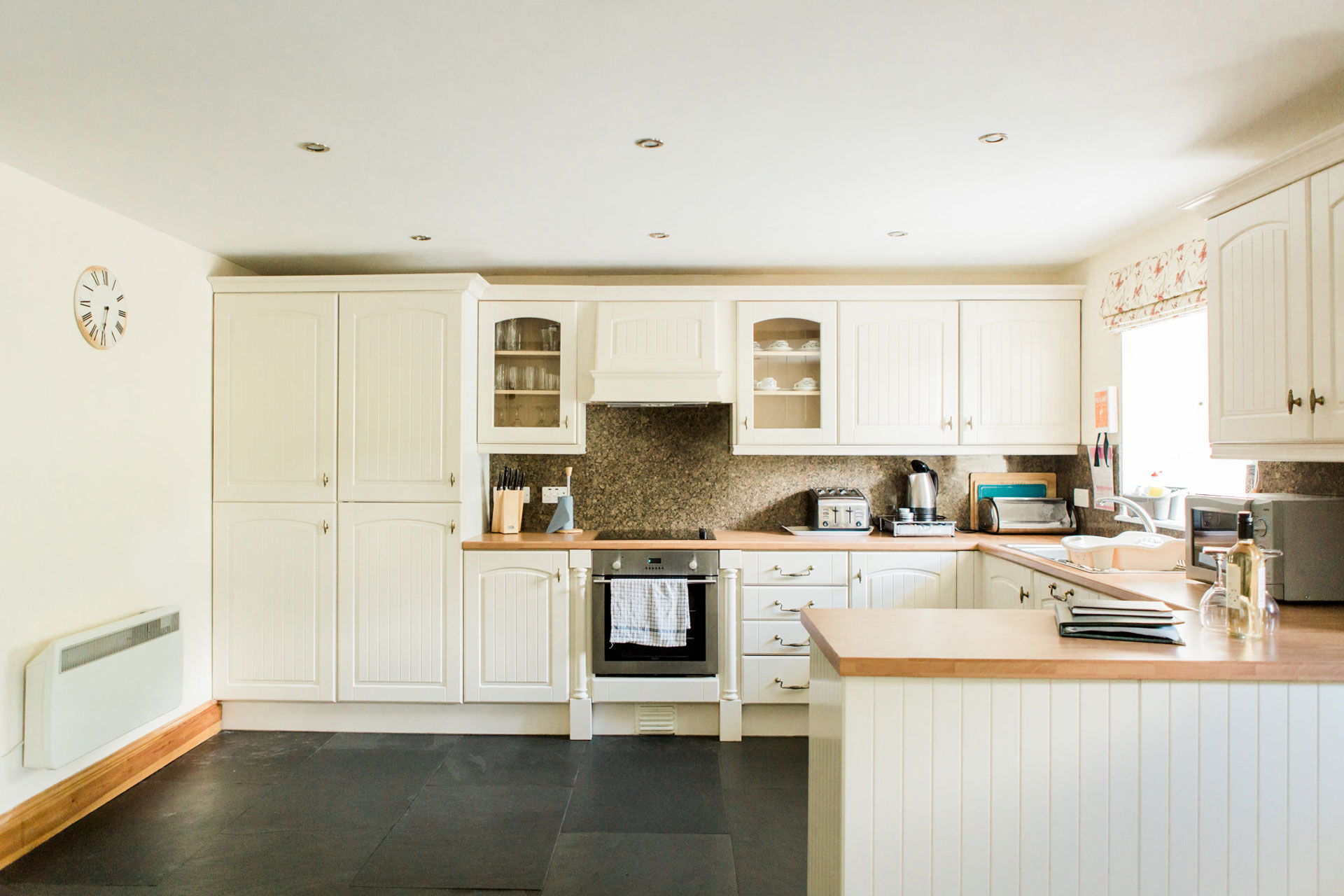 Oakeley Arms Cottages kitchen